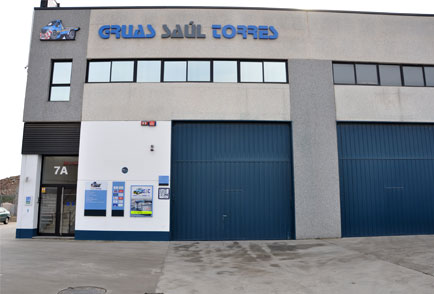 Exterior oficinas Grúas Saúl Torres